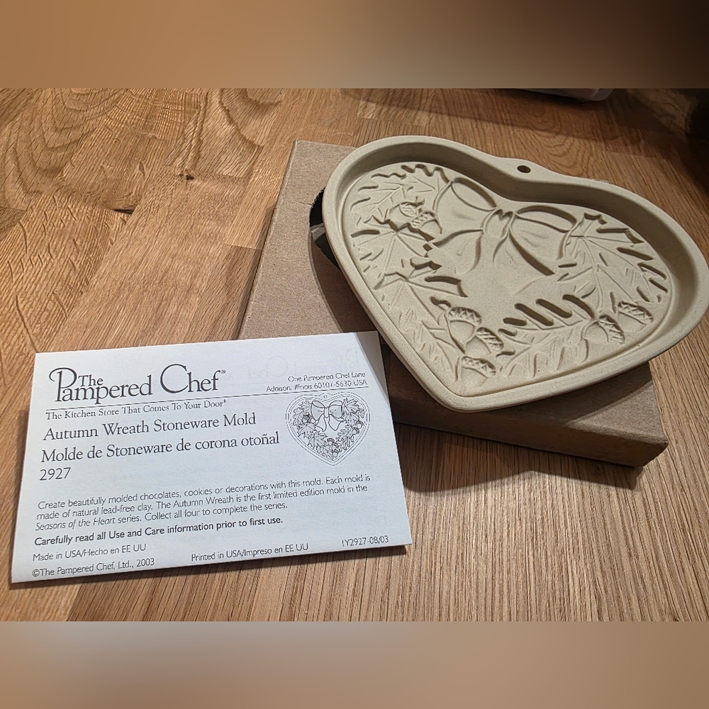 The Pampered Chef Autumn Wreath Stoneware Mold - 2003 Edition